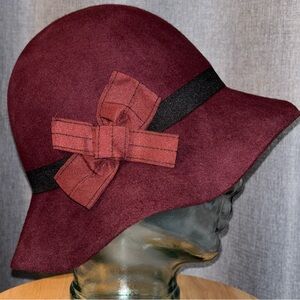 Rich Wine Maroon Burgundy Wool Grosgrain Ribbon Swinger Cloche Hat NWOT